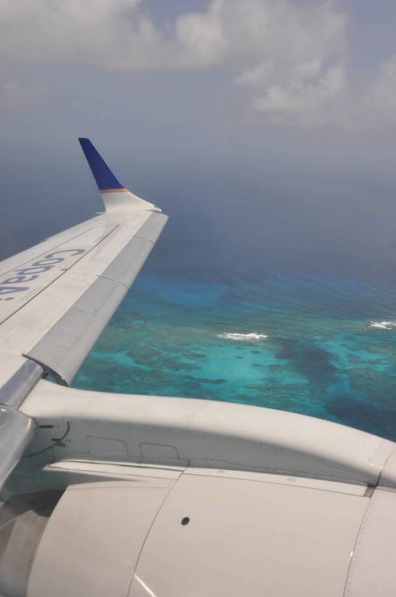 Nossa despedida dos mares caribenhos, voando sobre San Andrés, a principal ilha colombiana no Caribe